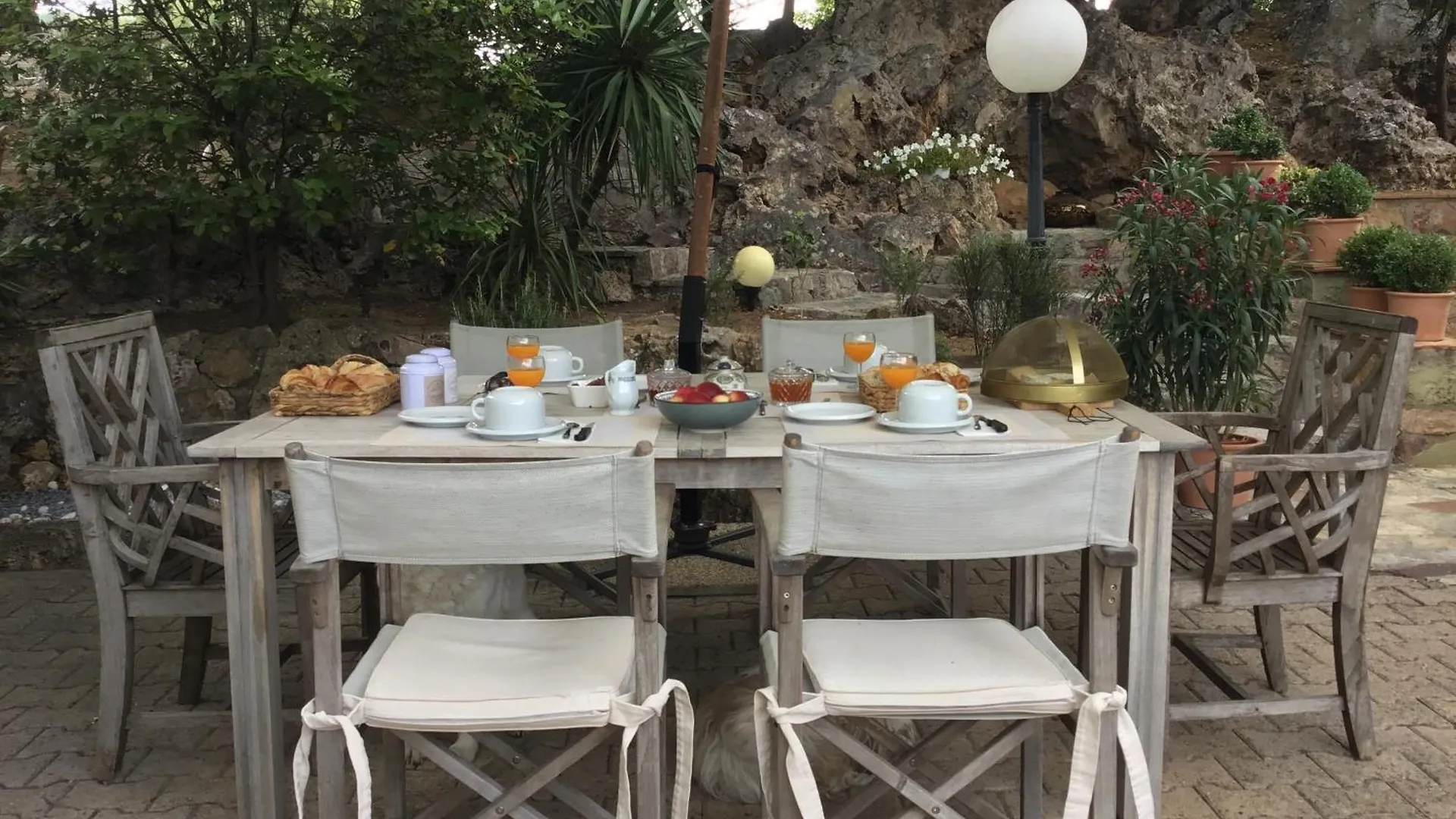 Couette-café Villa San Marco chambre d hôtes Lorgues
